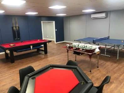 Área de servicios del Hotel Exxon Ware House