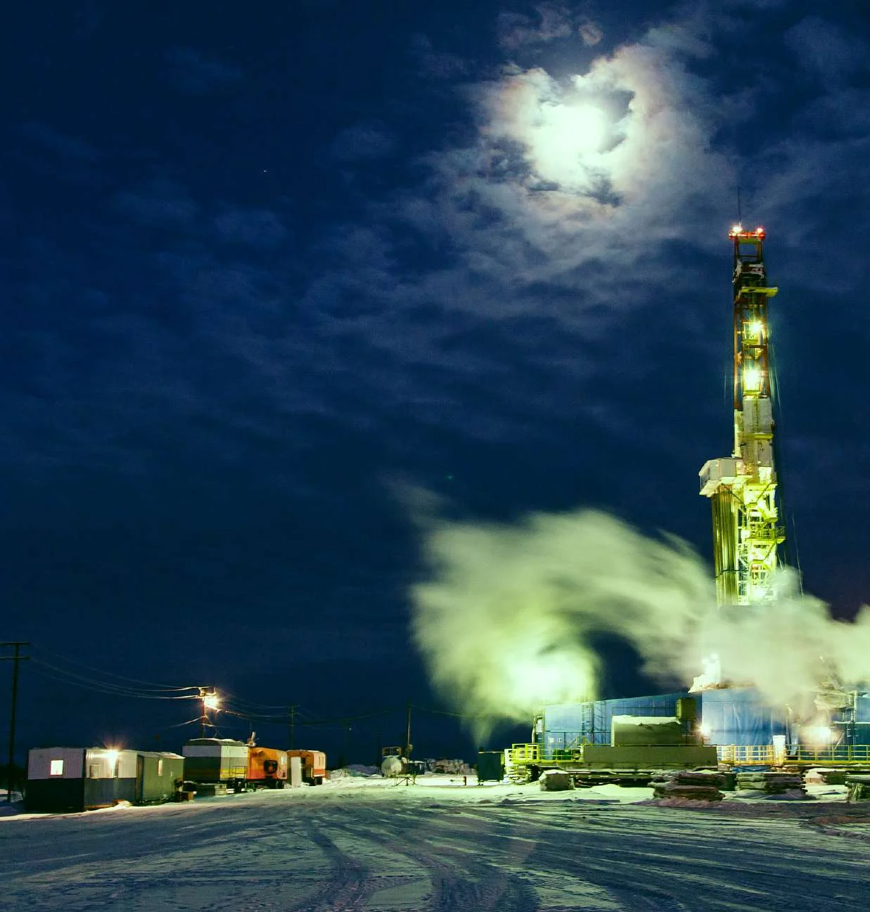 Equipo de perforación VENSER trabajando de noche